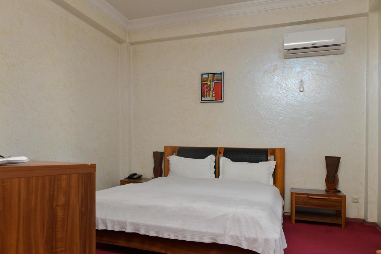 Antika Hotel Batumi Luaran gambar