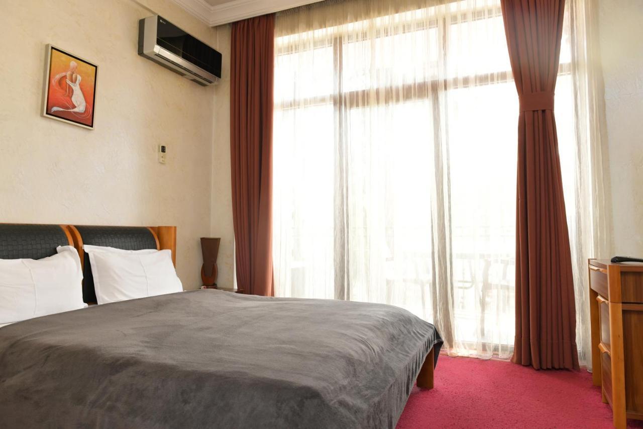 Antika Hotel Batumi Luaran gambar